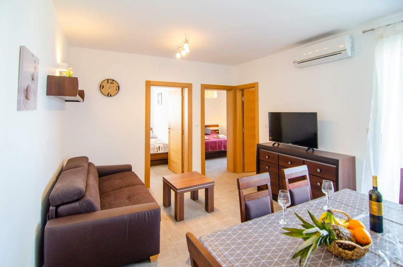Apartments Sara 2 Bol Dış mekan fotoğraf