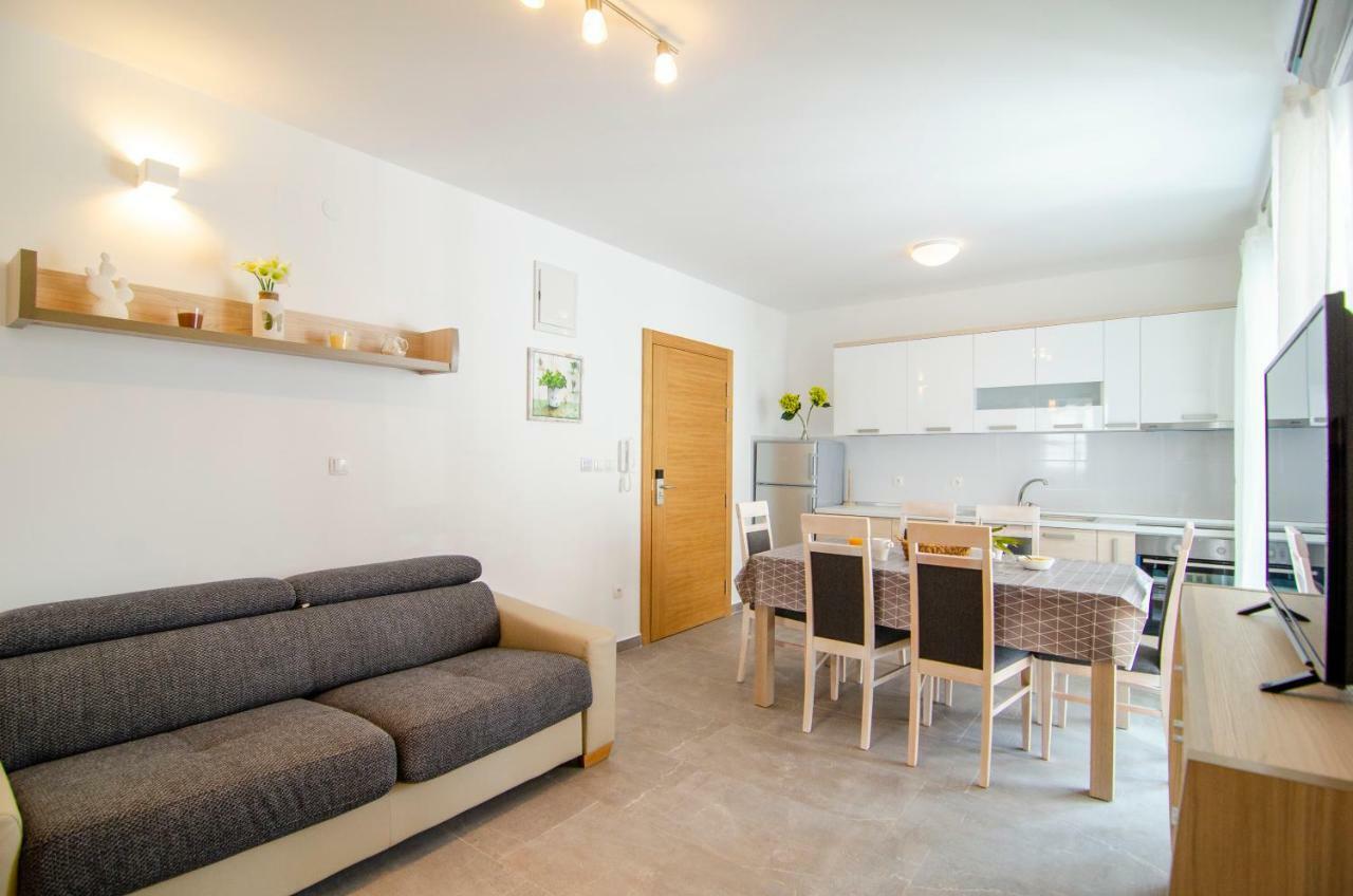Apartments Sara 2 Bol Dış mekan fotoğraf