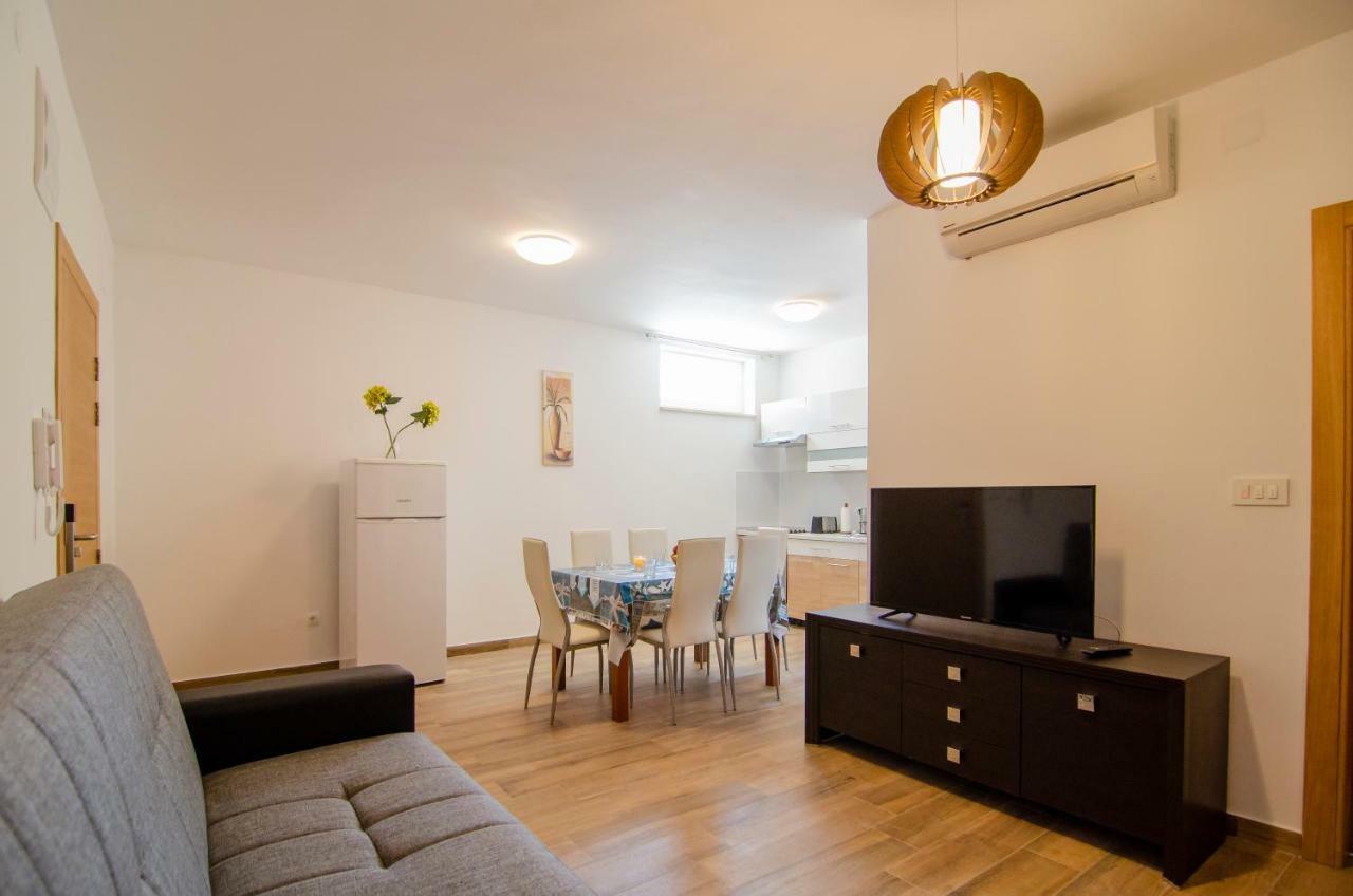 Apartments Sara 2 Bol Dış mekan fotoğraf