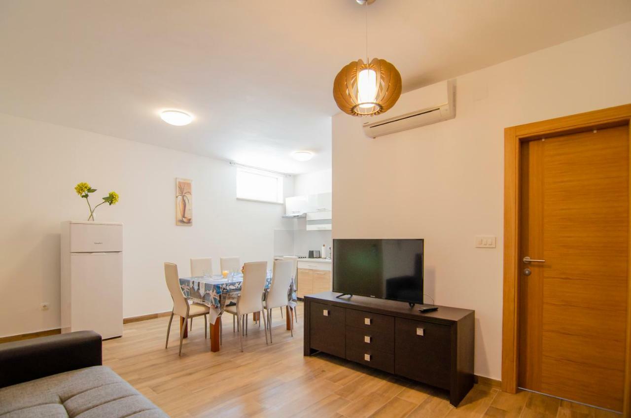 Apartments Sara 2 Bol Dış mekan fotoğraf